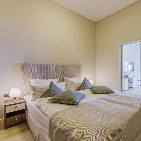 Alte Seefahrtschule - Zwei Wasser Apart Otel 4*