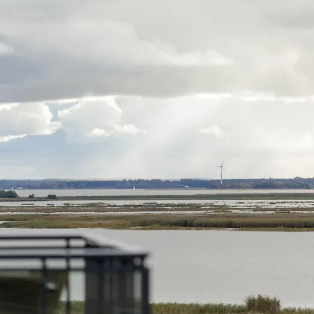 Alte Seefahrtschule - Zwei Wasser 4*