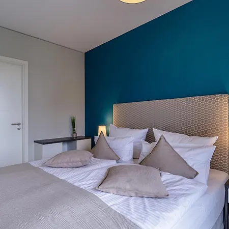 Alte Seefahrtschule - Zwei Wasser 4*