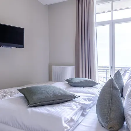 Alte Seefahrtschule - Zwei Wasser 4*